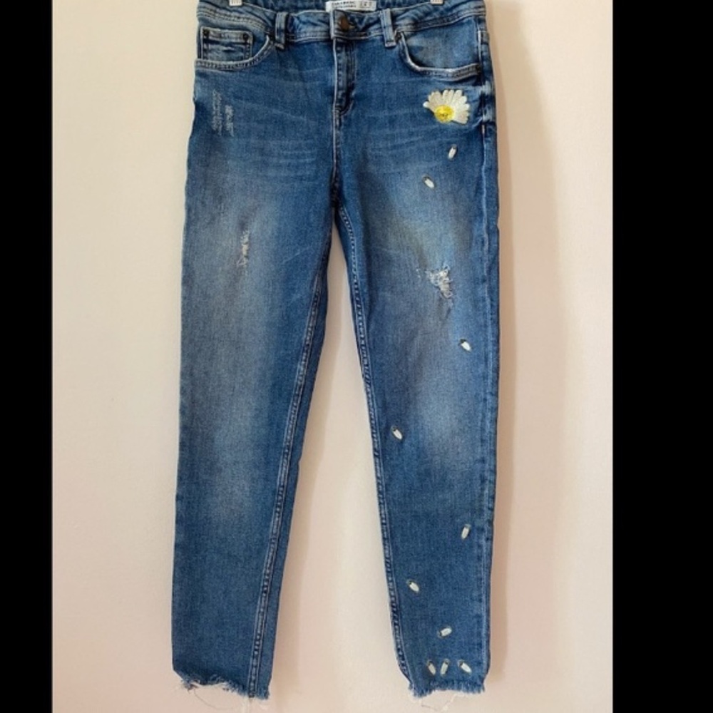 Zara Basic Blue Distressed Jeans with Embroidered Daisy, Size 25, Pre-Loved
